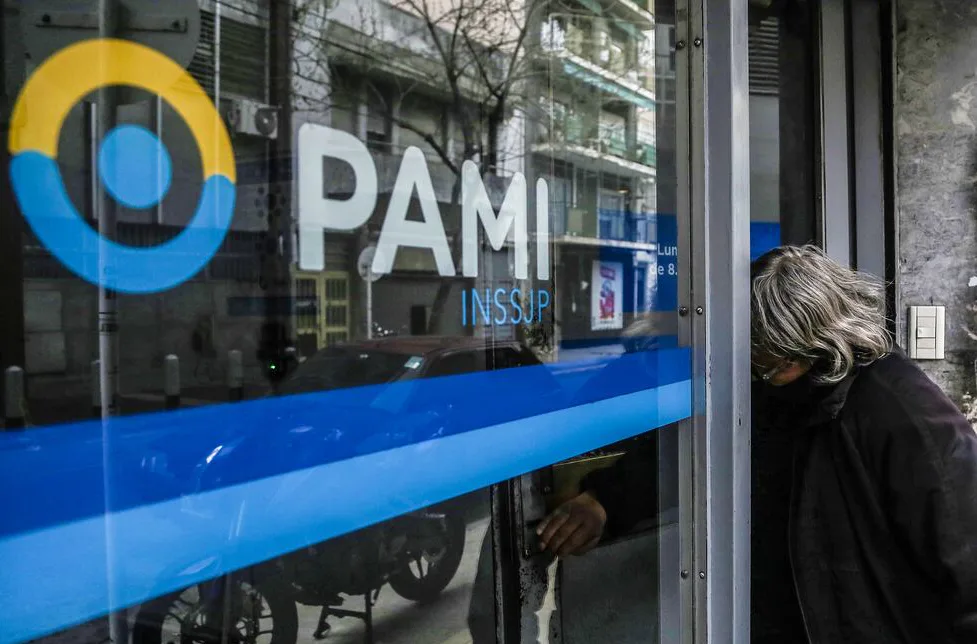 Trabajadores de PAMI intiman a la obra social a reabrir paritarias ante una  pérdida salarial del 55%